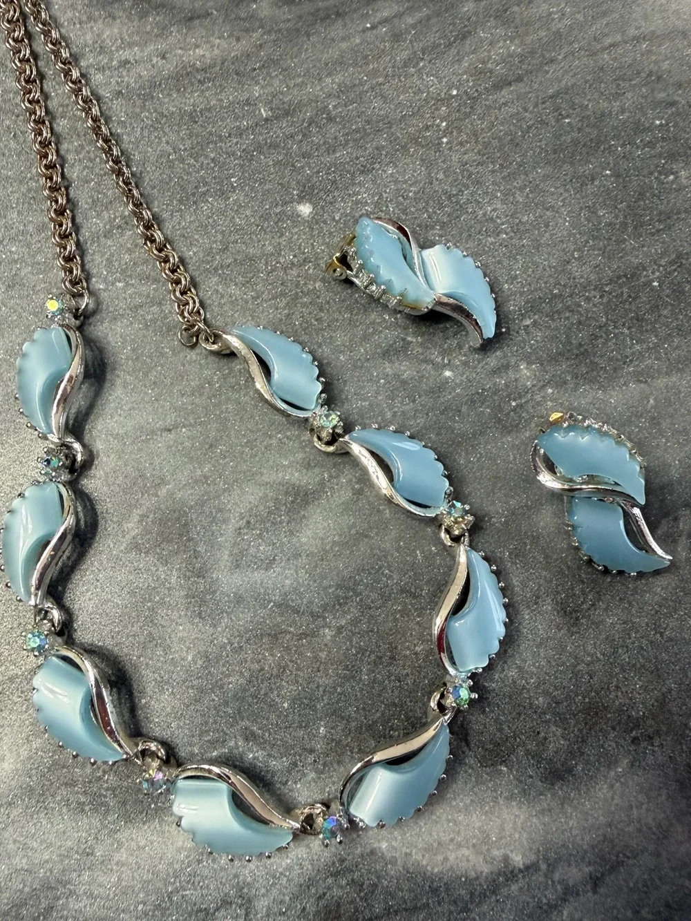 Vintage Baby Blue Thermoset Moonglow Lucite Necklace Clip on Earrings Set - Picture 9 of 10
